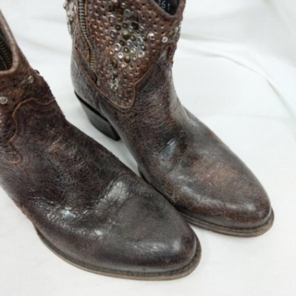Frye Leather Deborah Short Studded Distressed Booties 6.5 - Picture 2 of 8